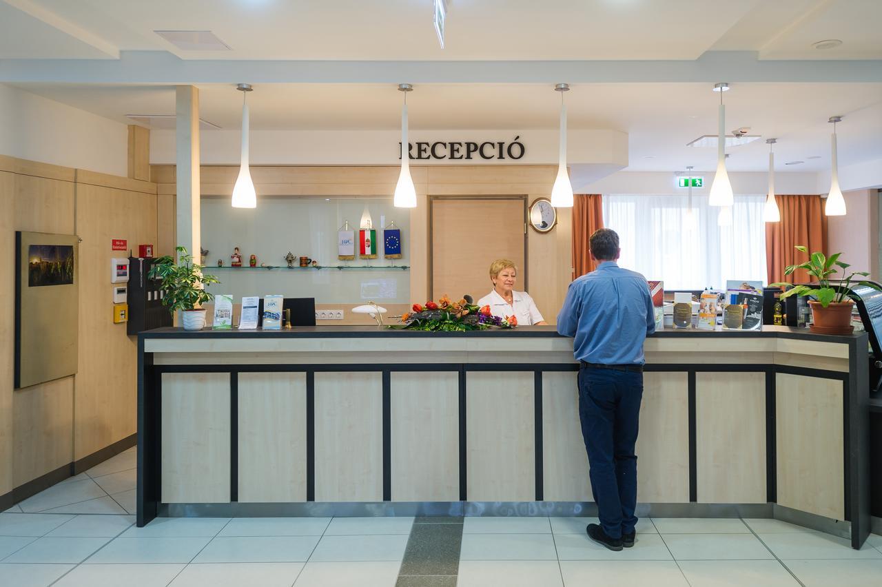 Harkanyi Psoriasis Centrum Extérieur photo